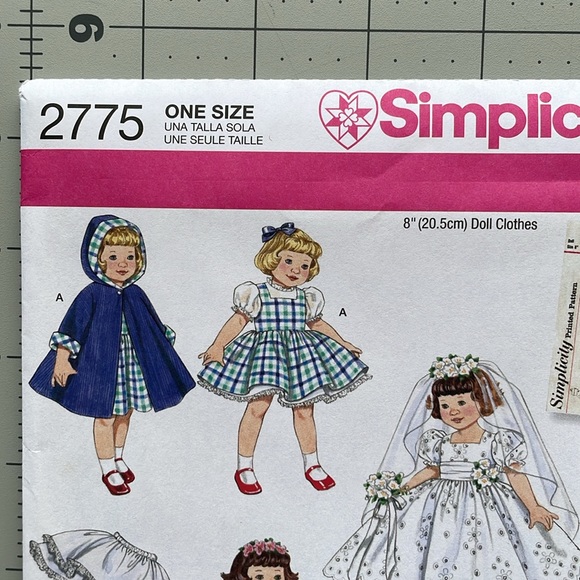 Simplicity 2775  wardrobe sewing pattern for 8" doll (11 items of clothing) - Picture 2 of 6